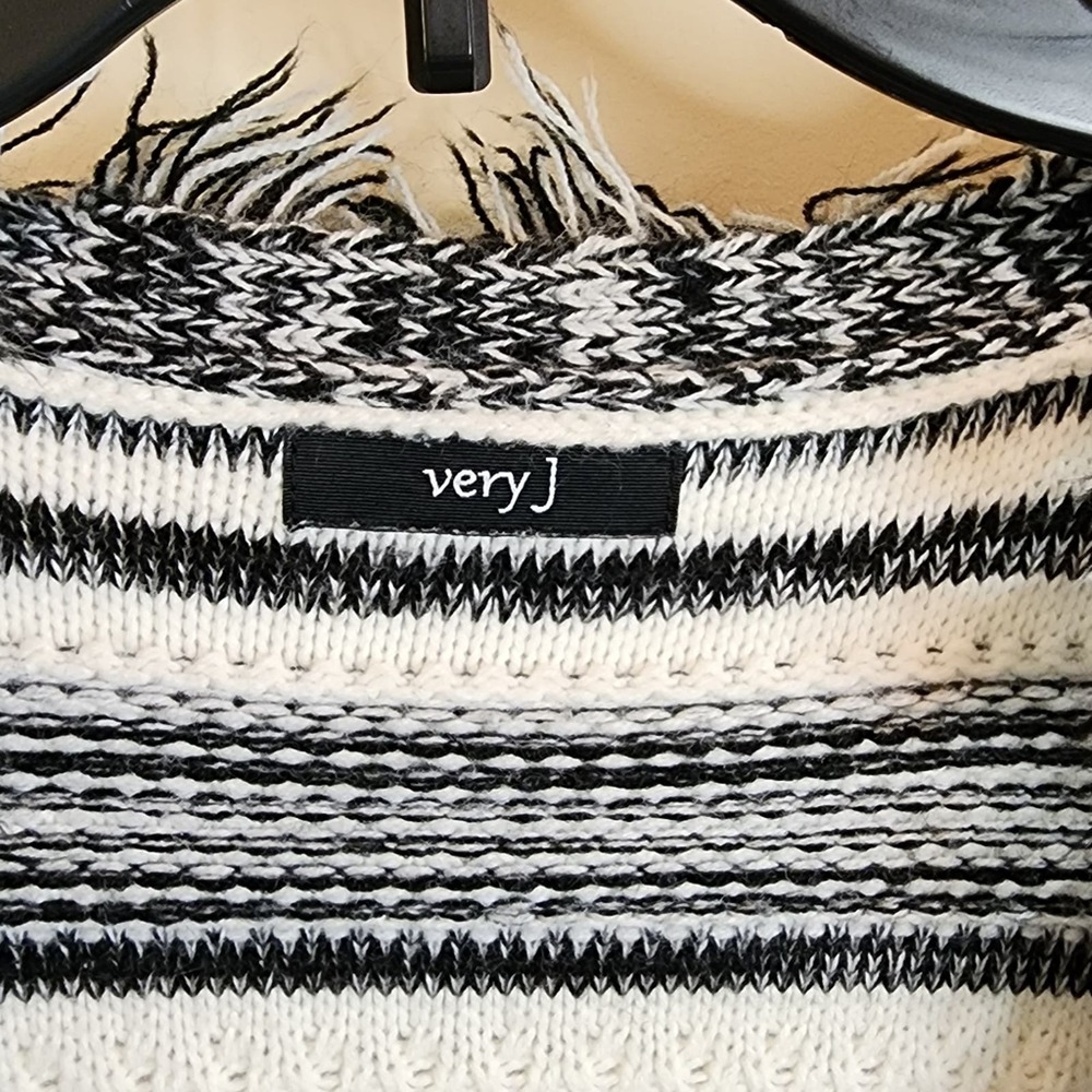 Very J open front fringe striped cardigan, gray and white, size small - Picture 3 of 6